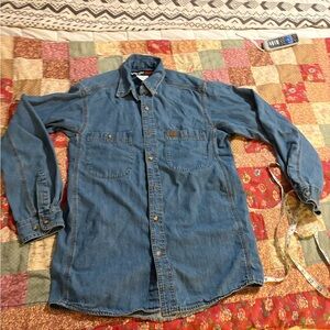 Wrangler Riggs workwear Men's medium Blue Denim Workshirt shirt